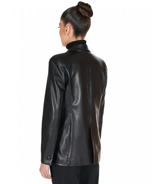 Black double-breasted leather blazer button closure - Image 4